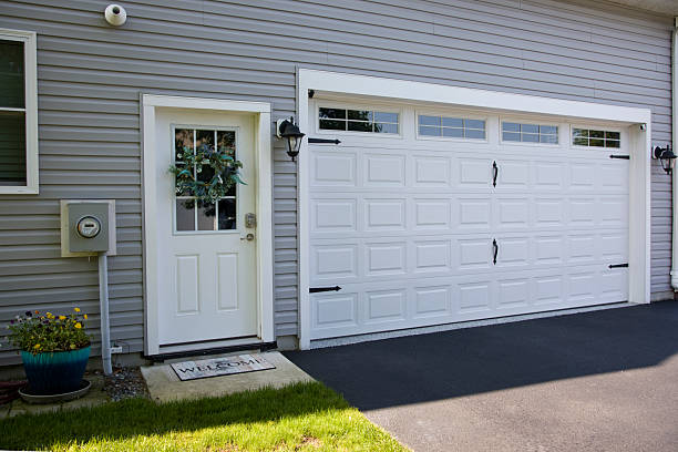 24/7 Emergency Garage Door Panel Replacement experts in Northlake, SC